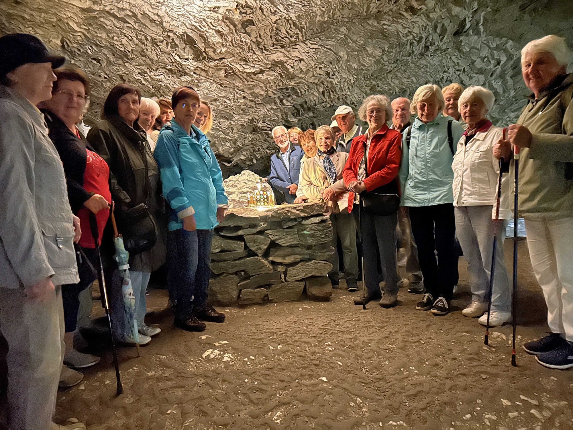 2025 – NmH – Busauflug – Höhle_Krone